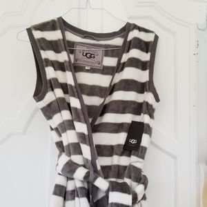 UGG Velour Wrap size S NWT